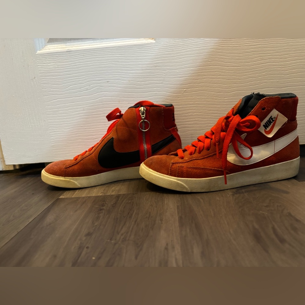 Nike Blazer Mid Rebel
Habanero Red (Women's)